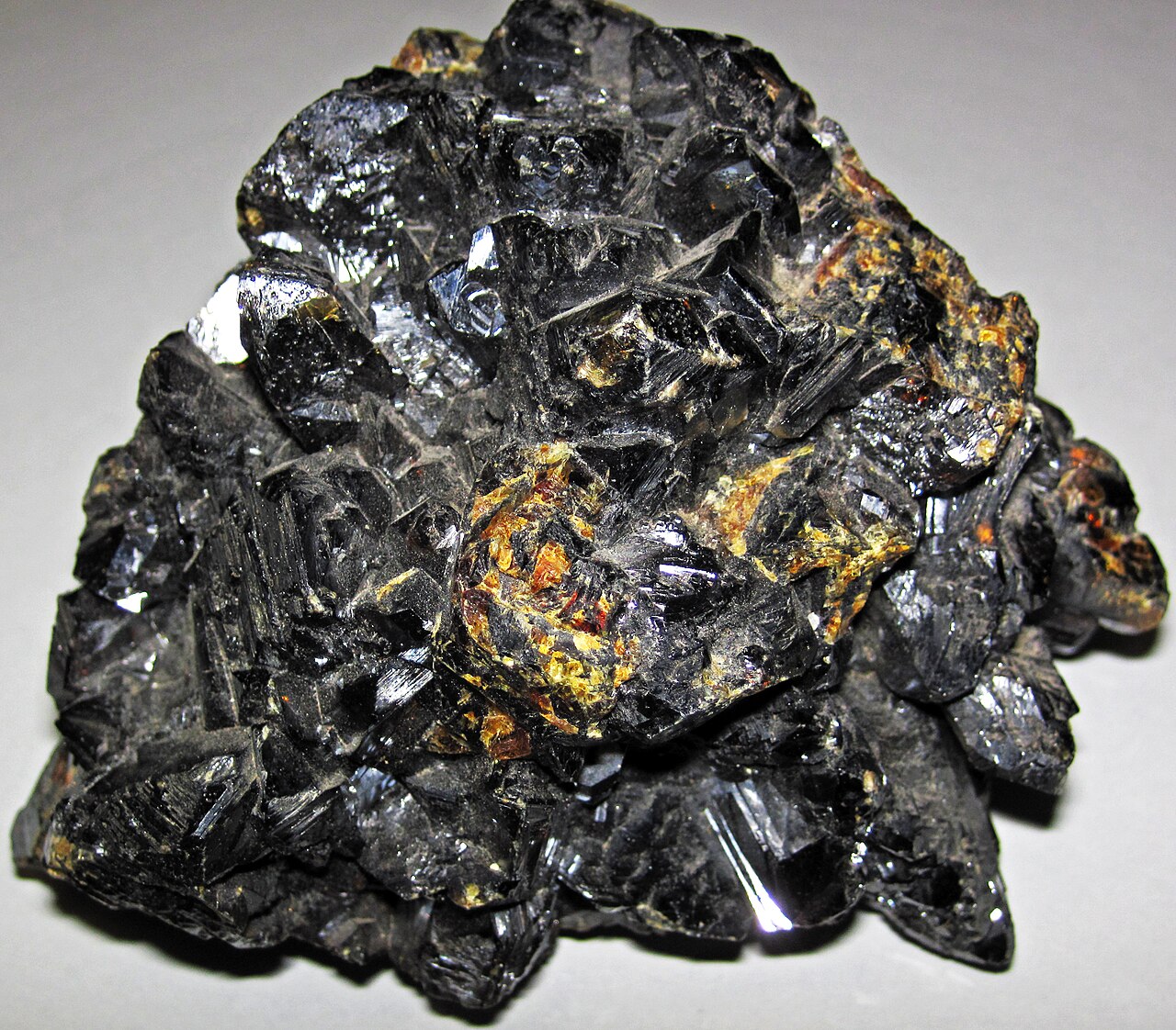 Resinous sphalerite crystals with galena